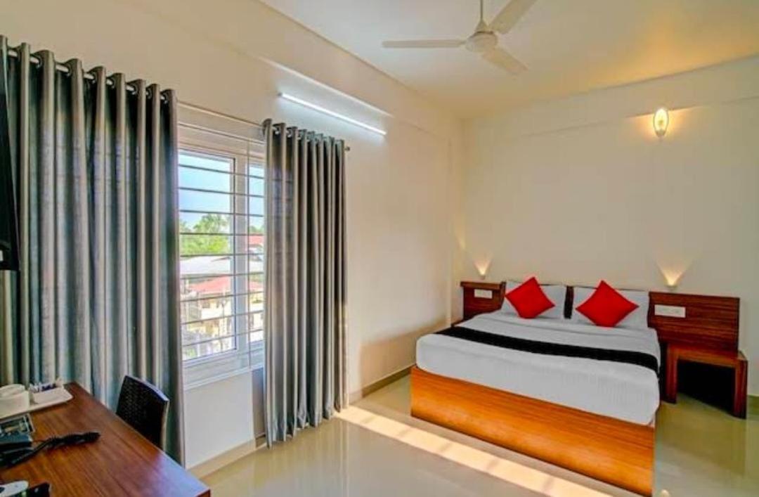 Phoenix Holidays Kochi Eksteriør bilde