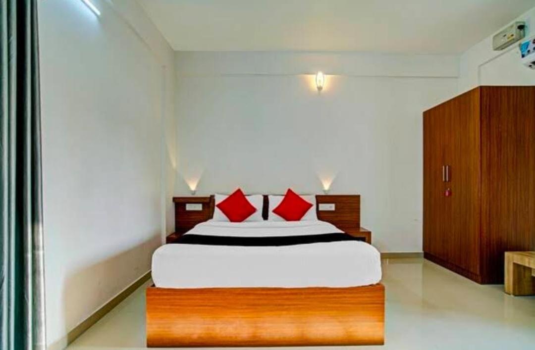 Phoenix Holidays Kochi Eksteriør bilde
