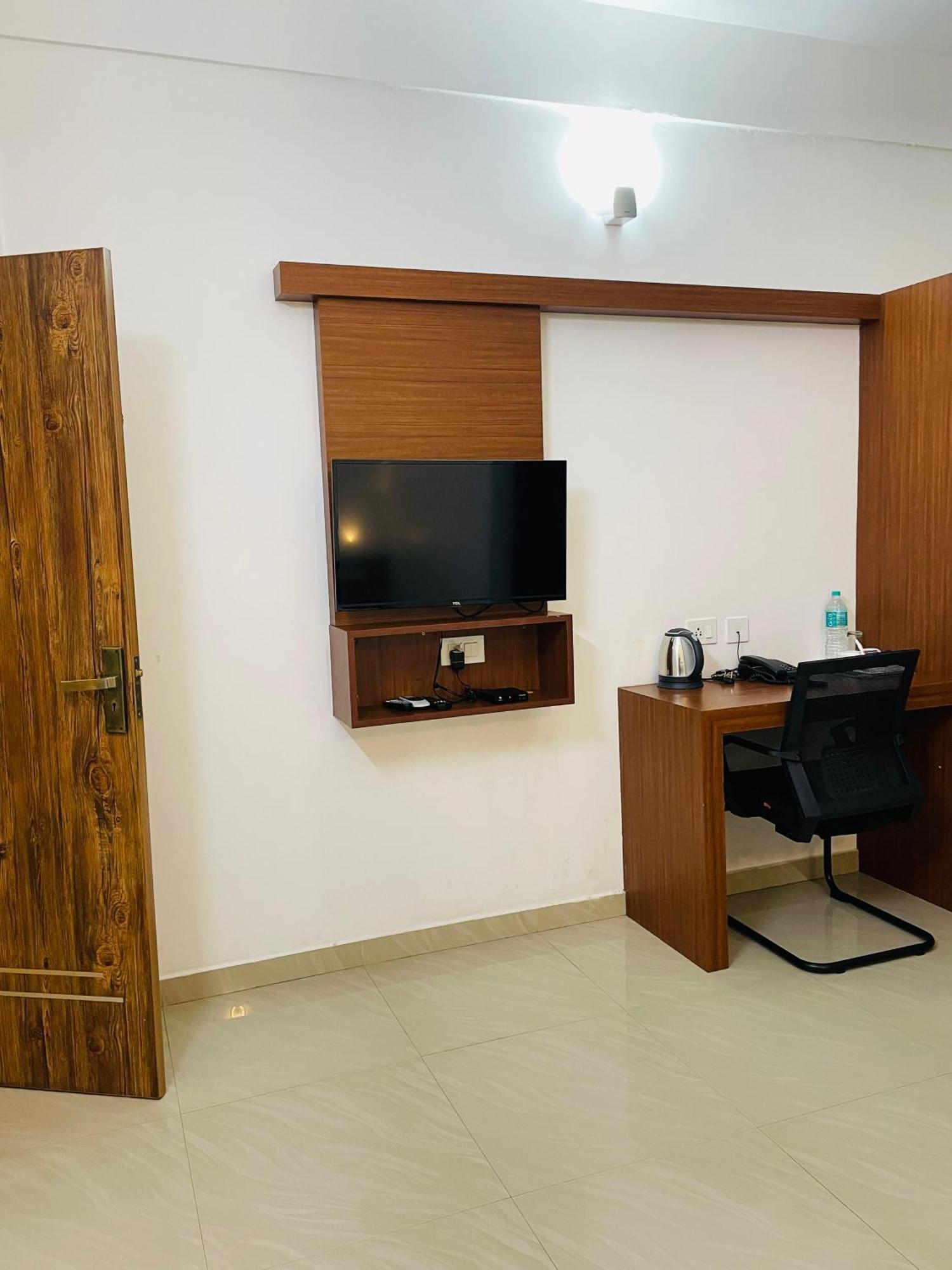 Phoenix Holidays Kochi Eksteriør bilde